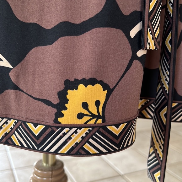 BCBGMAXAZRIA Faux Wrap Dress Size Medium M Brown Black NWOT - Picture 6 of 12